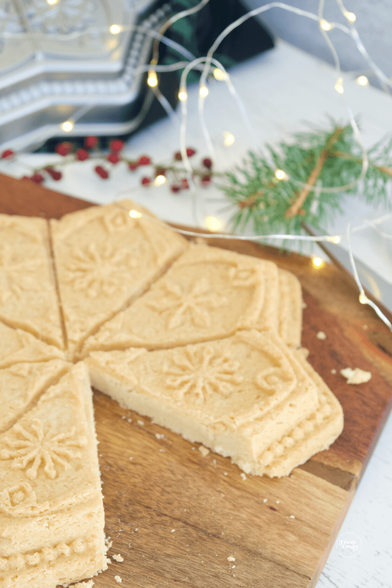 https://www.thefreshcooky.com/wp-content/uploads/2020/11/Snowflake-mold-shortbread-800x1200.png