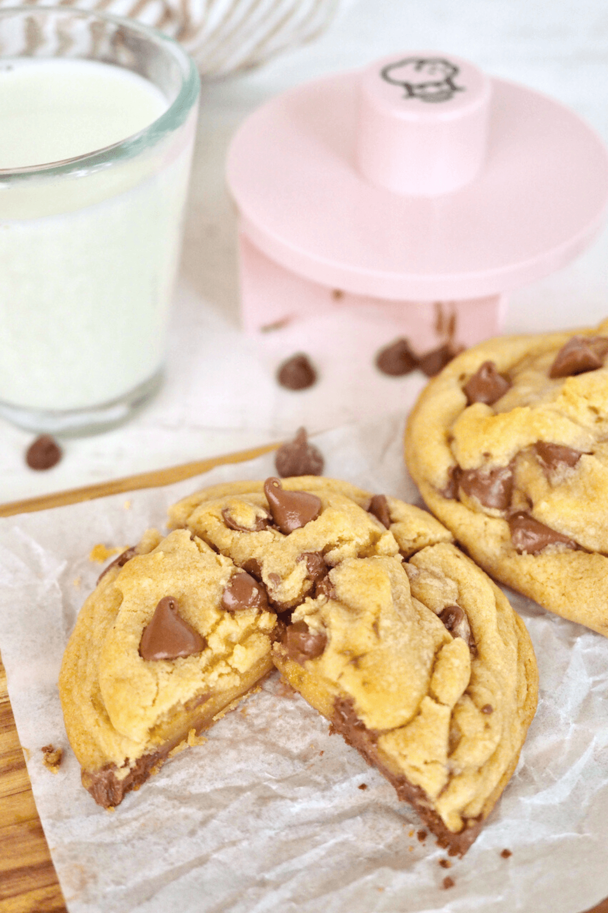 Best Copycat Crumbl Chocolate Chip Cookie Recipe - The Fresh Cooky