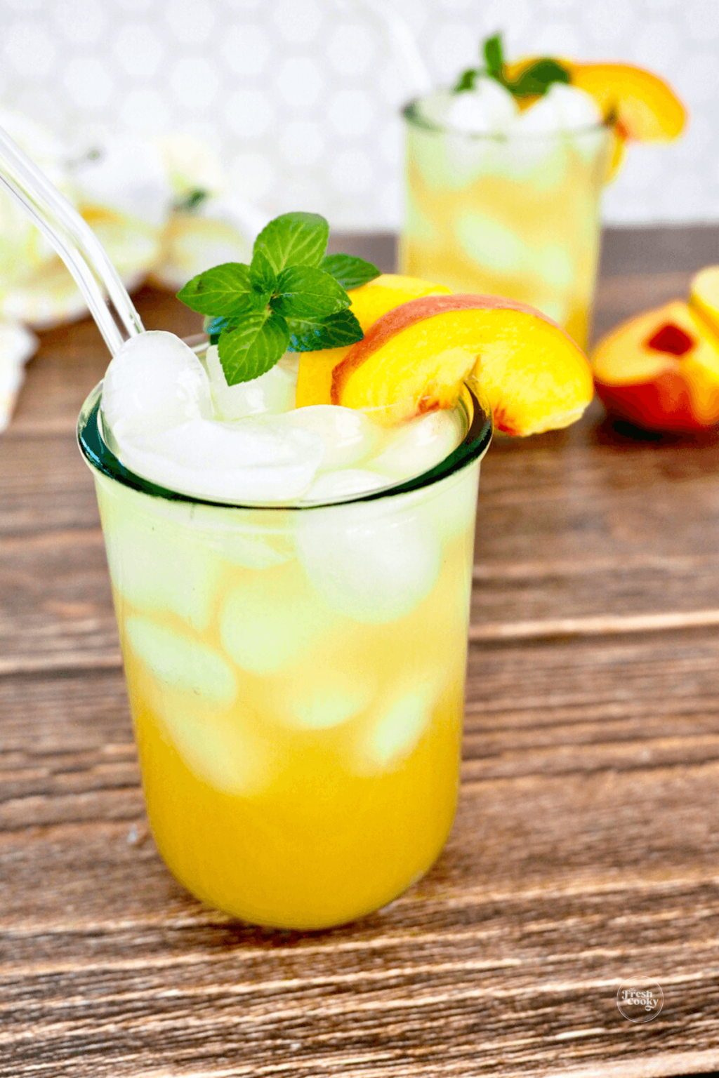 Easy Iced Peach Green Tea Lemonade Recipe (Starbucks Copycat) • The ...