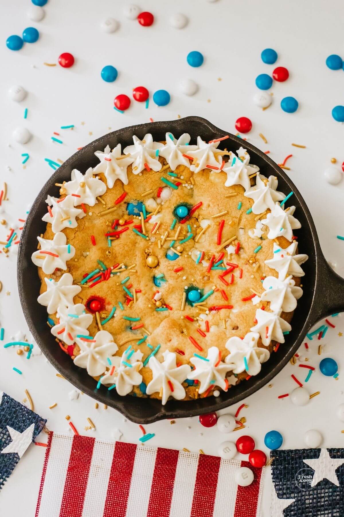 https://www.thefreshcooky.com/wp-content/uploads/2023/06/Patriotic-Cookie-Cake-4.jpg