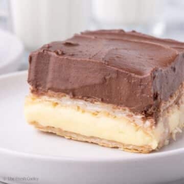 Easy Recipe for Chocolate Eclair Cake